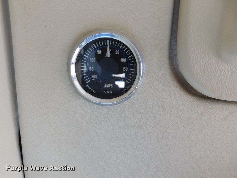 image for item DM2517 2000 Ford E350 Super Duty  shuttle bus