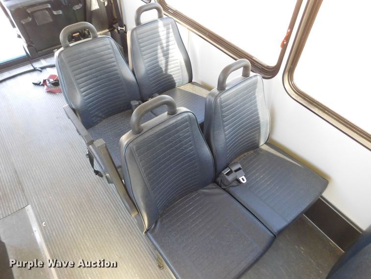 image for item DM2517 2000 Ford E350 Super Duty  shuttle bus