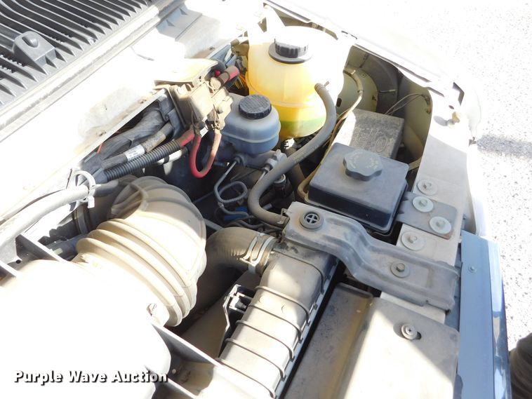 image for item DM2517 2000 Ford E350 Super Duty  shuttle bus