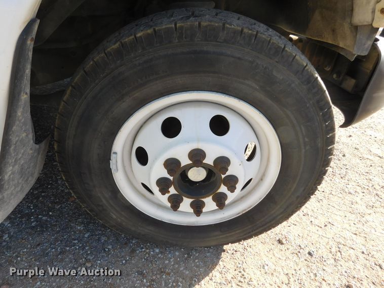 image for item DM2517 2000 Ford E350 Super Duty  shuttle bus