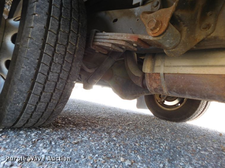 image for item DM2517 2000 Ford E350 Super Duty  shuttle bus