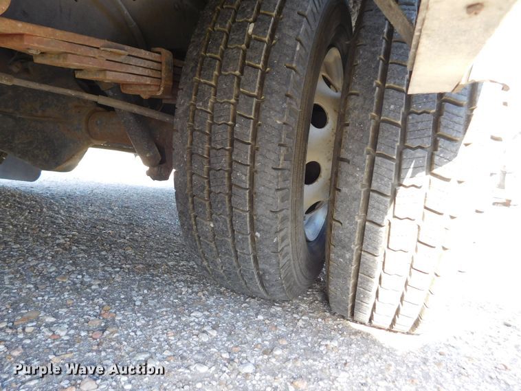 image for item DM2517 2000 Ford E350 Super Duty  shuttle bus