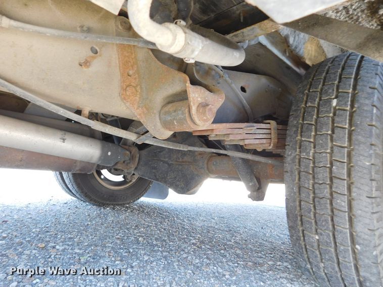 image for item DM2517 2000 Ford E350 Super Duty  shuttle bus