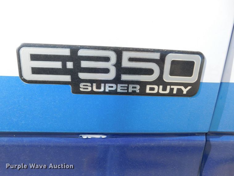 image for item DM2517 2000 Ford E350 Super Duty  shuttle bus