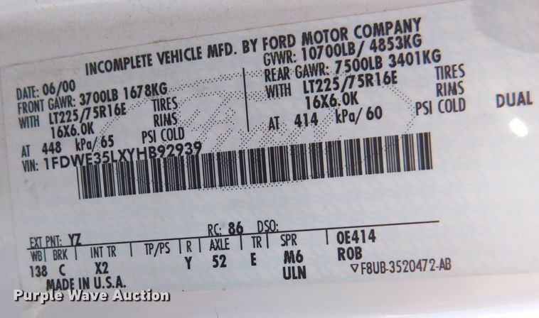 image for item DM2517 2000 Ford E350 Super Duty  shuttle bus