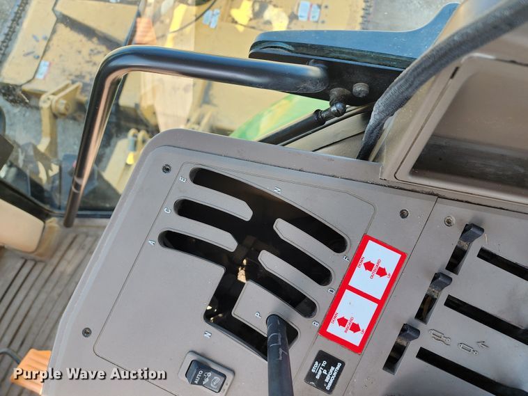 image for item DM4824 2014 John Deere 6125M  MFWD tractor