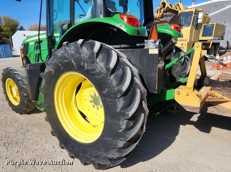 image for item DM4824 2014 John Deere 6125M  MFWD tractor