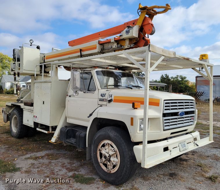 image for item DM8074 1985 Ford F800  digger derrick truck