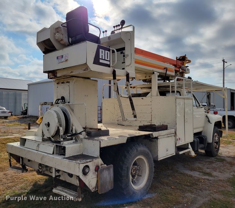 image for item DM8074 1985 Ford F800  digger derrick truck