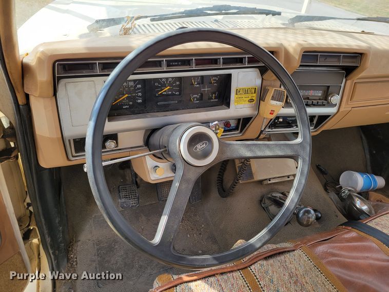 image for item DM8074 1985 Ford F800  digger derrick truck