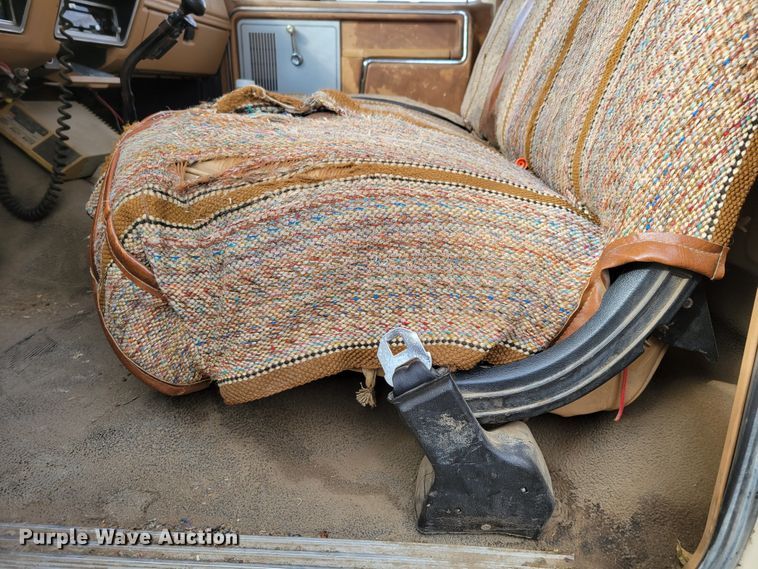 image for item DM8074 1985 Ford F800  digger derrick truck