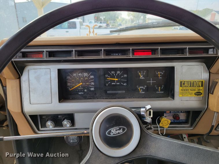 image for item DM8074 1985 Ford F800  digger derrick truck