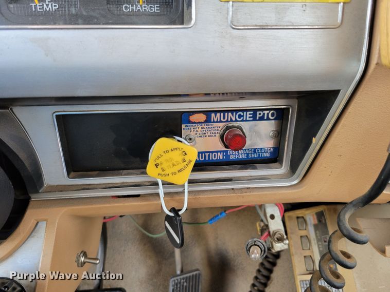 image for item DM8074 1985 Ford F800  digger derrick truck