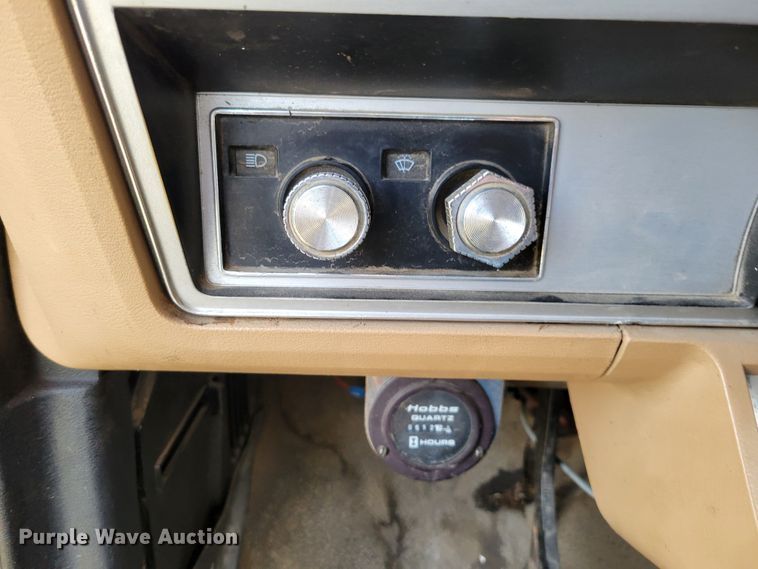 image for item DM8074 1985 Ford F800  digger derrick truck