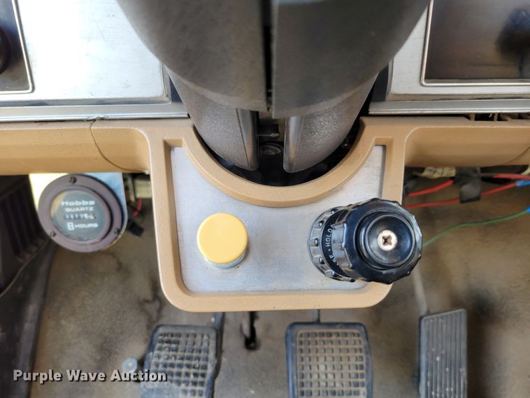 image for item DM8074 1985 Ford F800  digger derrick truck