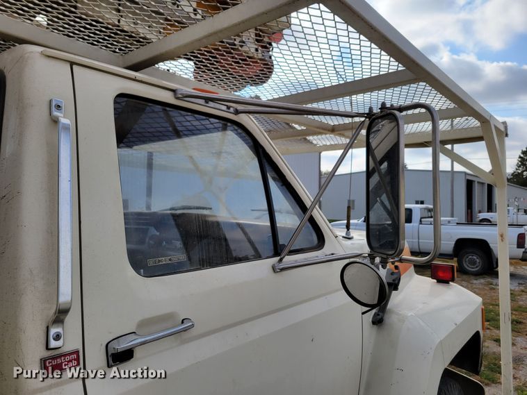 image for item DM8074 1985 Ford F800  digger derrick truck