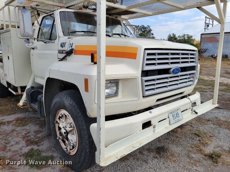 image for item DM8074 1985 Ford F800  digger derrick truck