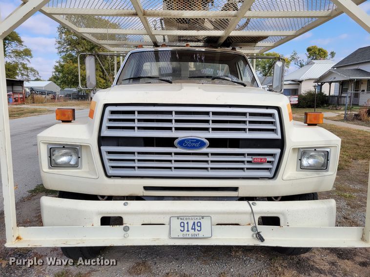 image for item DM8074 1985 Ford F800  digger derrick truck