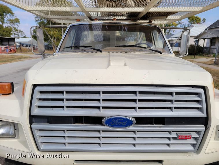 image for item DM8074 1985 Ford F800  digger derrick truck