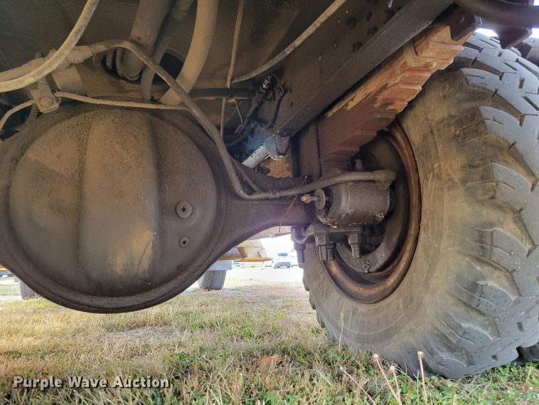 image for item DM8074 1985 Ford F800  digger derrick truck