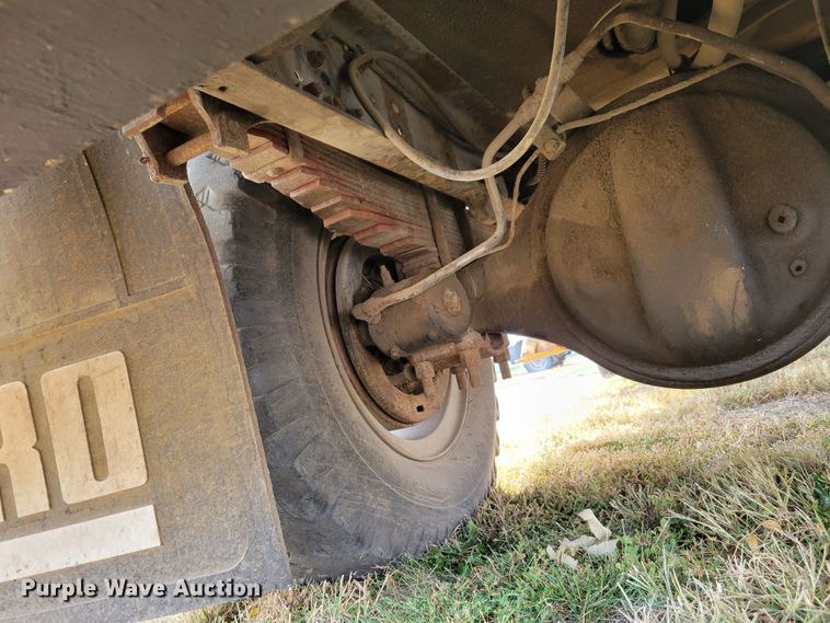 image for item DM8074 1985 Ford F800  digger derrick truck