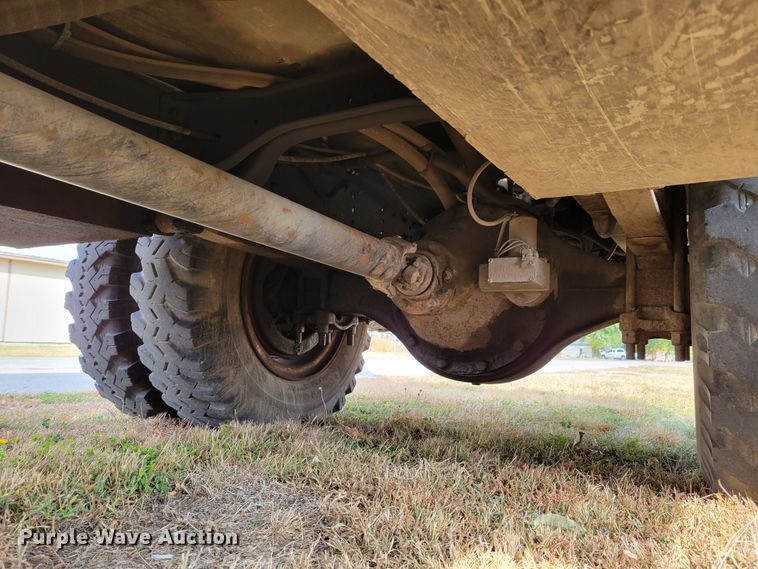 image for item DM8074 1985 Ford F800  digger derrick truck