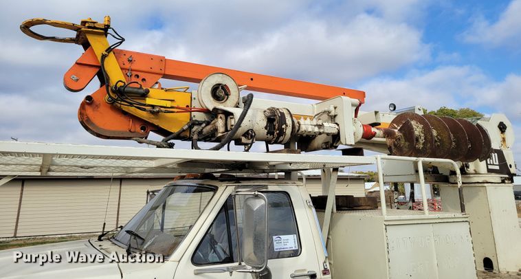 image for item DM8074 1985 Ford F800  digger derrick truck