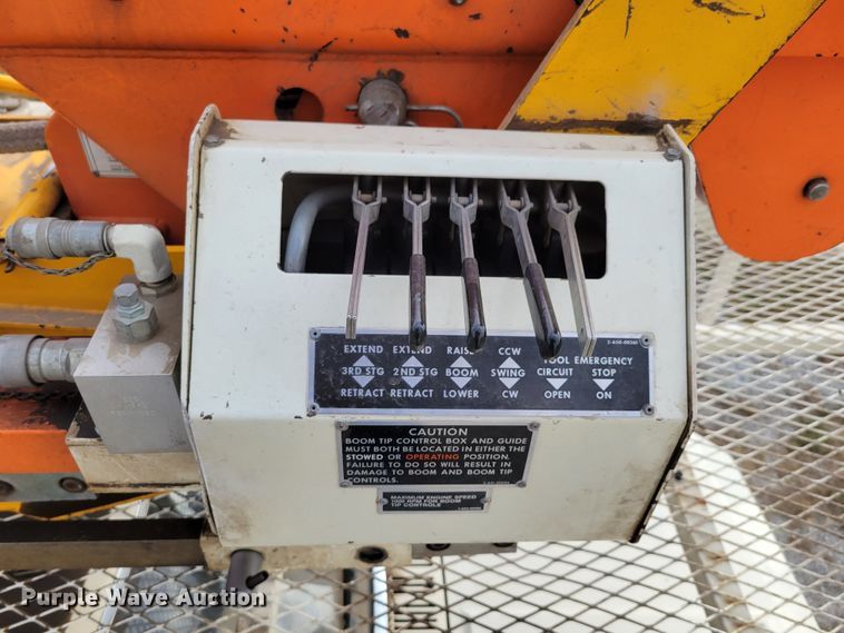 image for item DM8074 1985 Ford F800  digger derrick truck