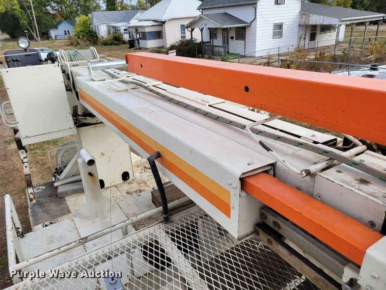 image for item DM8074 1985 Ford F800  digger derrick truck