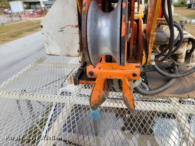 image for item DM8074 1985 Ford F800  digger derrick truck