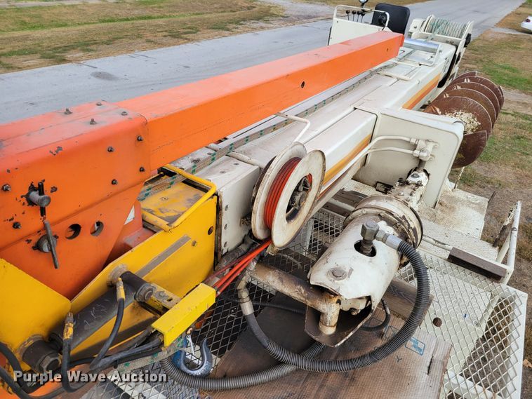 image for item DM8074 1985 Ford F800  digger derrick truck