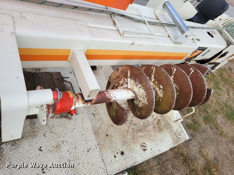 image for item DM8074 1985 Ford F800  digger derrick truck