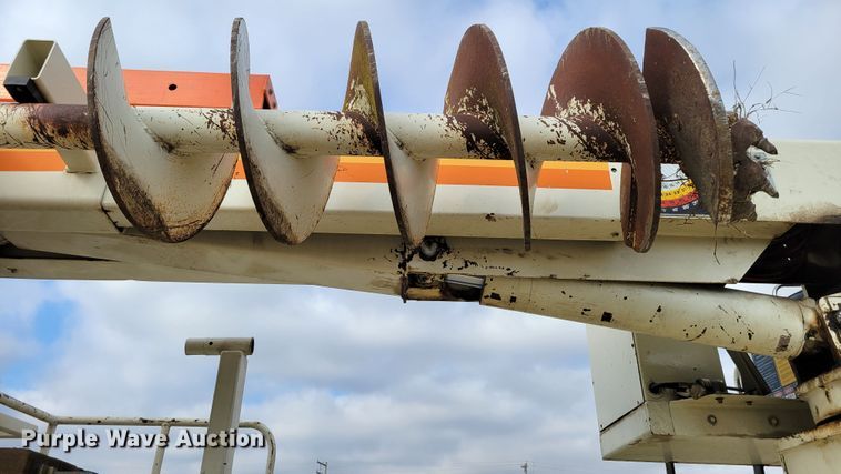 image for item DM8074 1985 Ford F800  digger derrick truck