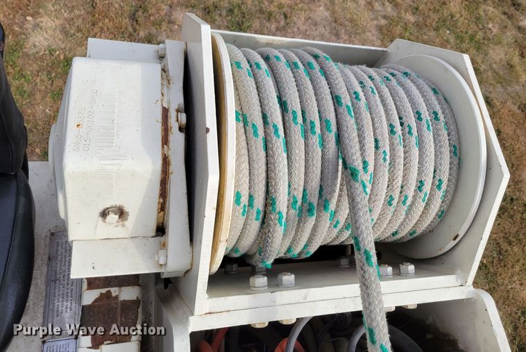 image for item DM8074 1985 Ford F800  digger derrick truck