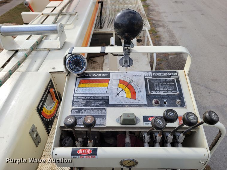 image for item DM8074 1985 Ford F800  digger derrick truck