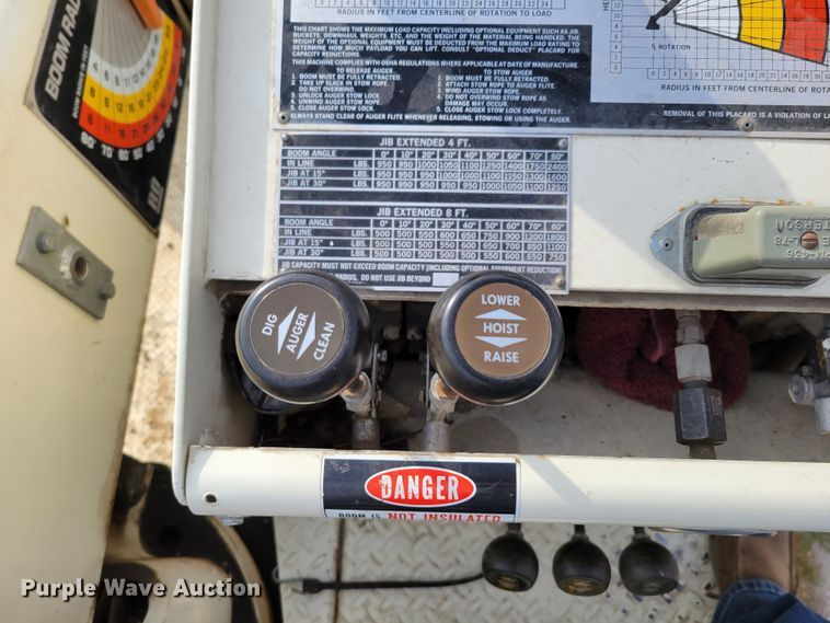 image for item DM8074 1985 Ford F800  digger derrick truck