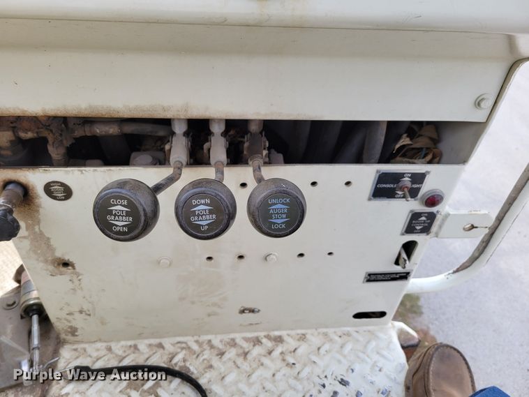 image for item DM8074 1985 Ford F800  digger derrick truck