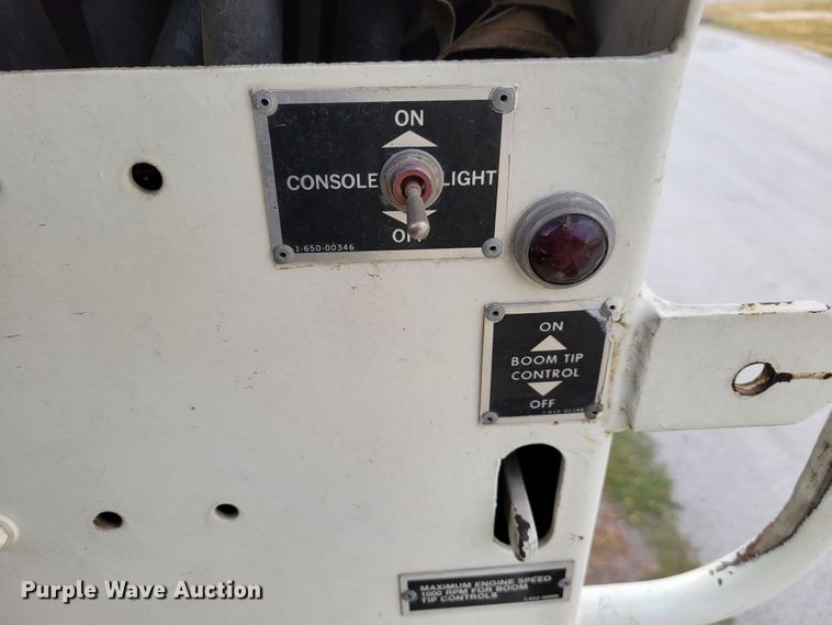 image for item DM8074 1985 Ford F800  digger derrick truck