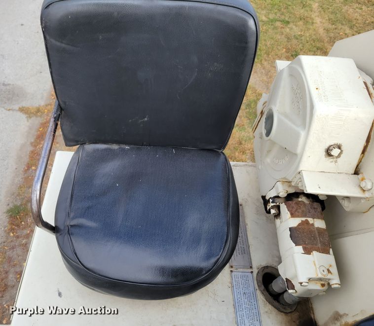 image for item DM8074 1985 Ford F800  digger derrick truck