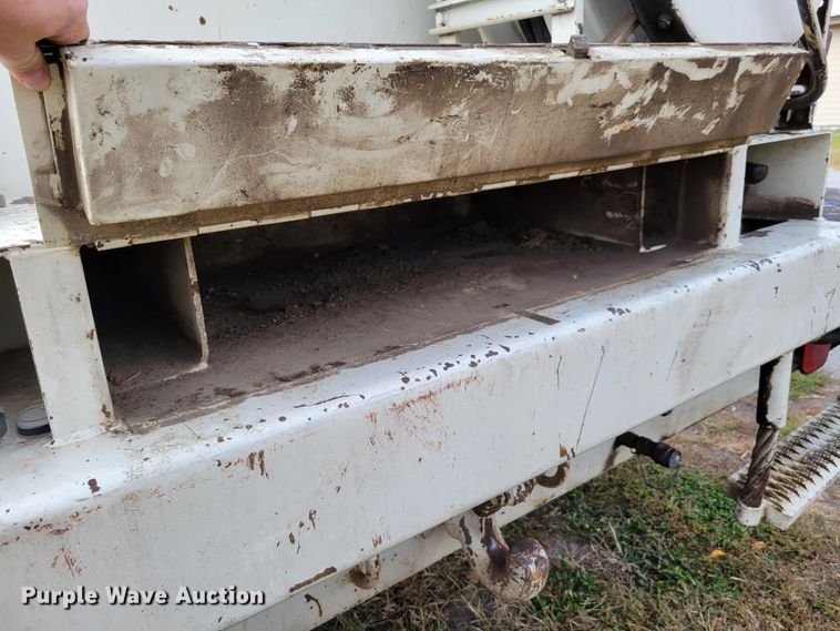 image for item DM8074 1985 Ford F800  digger derrick truck