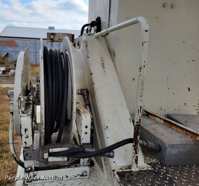 image for item DM8074 1985 Ford F800  digger derrick truck