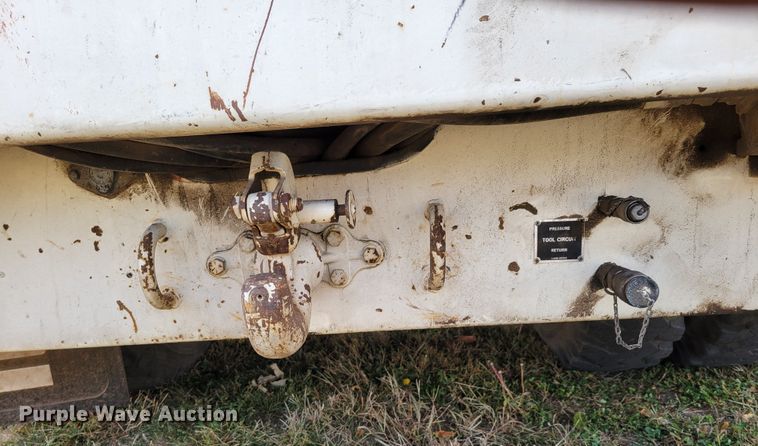 image for item DM8074 1985 Ford F800  digger derrick truck