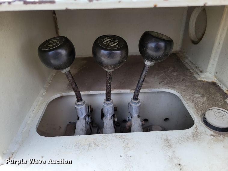 image for item DM8074 1985 Ford F800  digger derrick truck