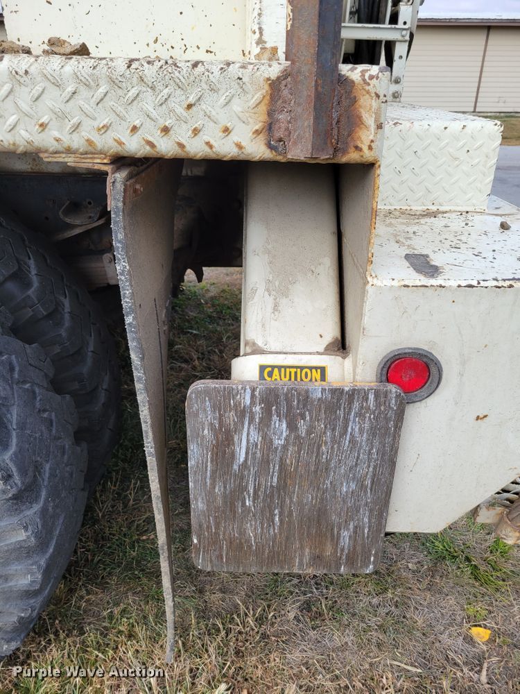 image for item DM8074 1985 Ford F800  digger derrick truck