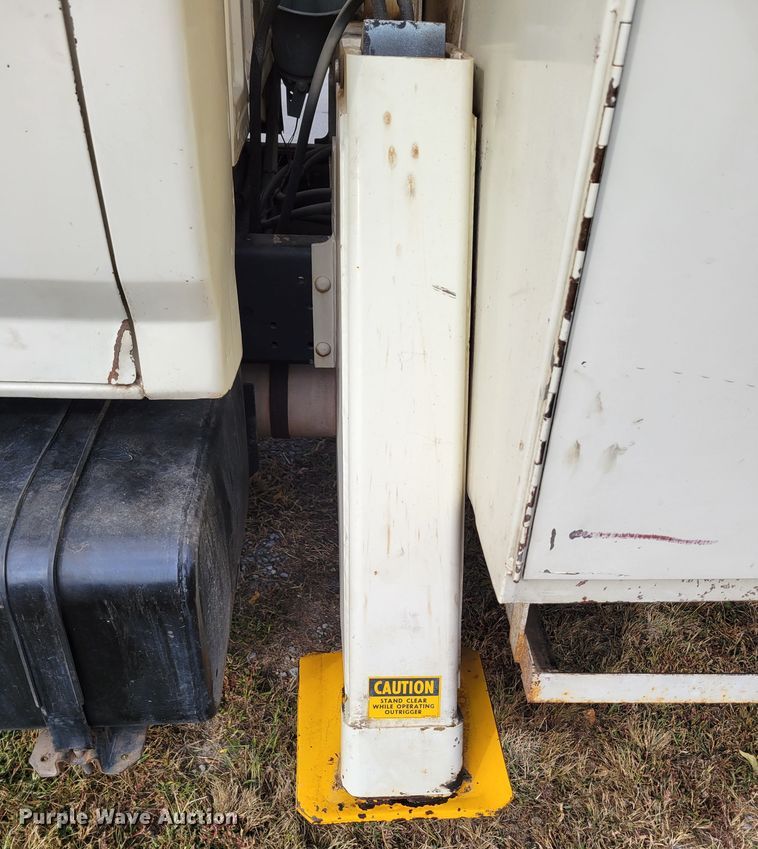 image for item DM8074 1985 Ford F800  digger derrick truck