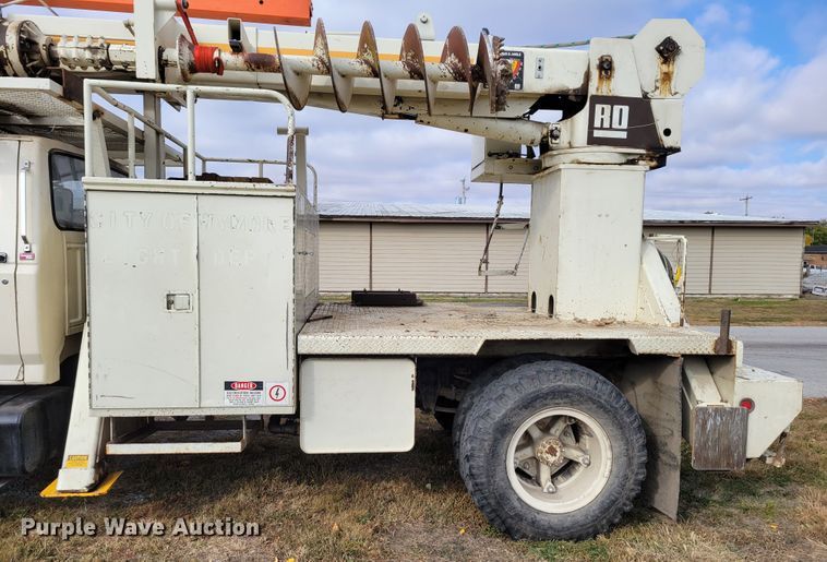 image for item DM8074 1985 Ford F800  digger derrick truck