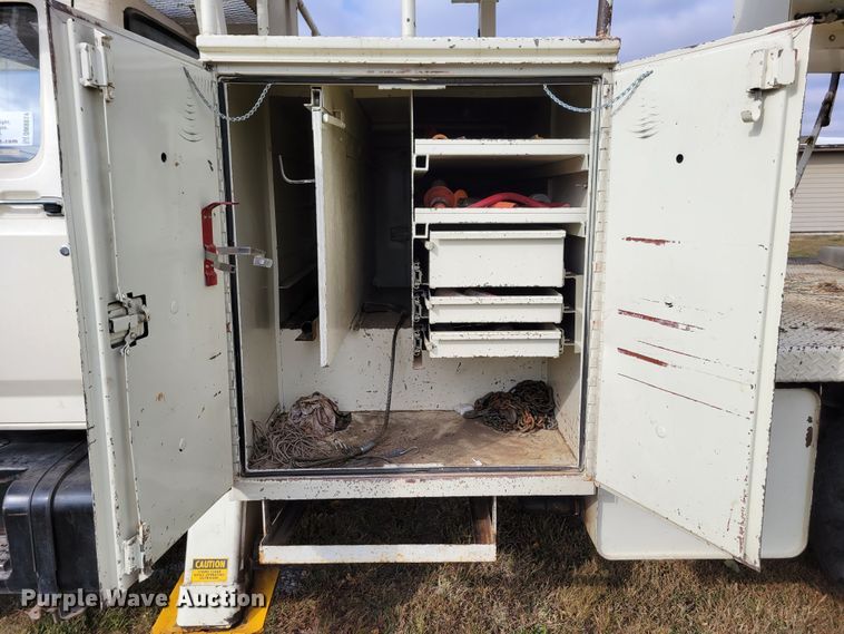 image for item DM8074 1985 Ford F800  digger derrick truck