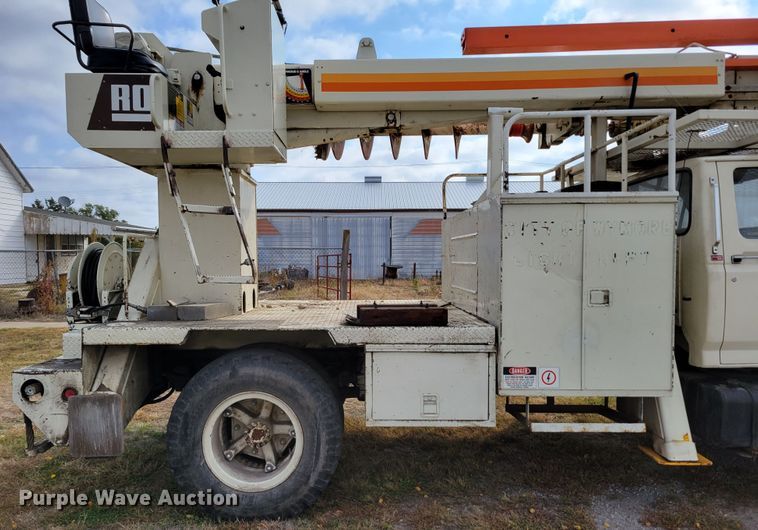 image for item DM8074 1985 Ford F800  digger derrick truck