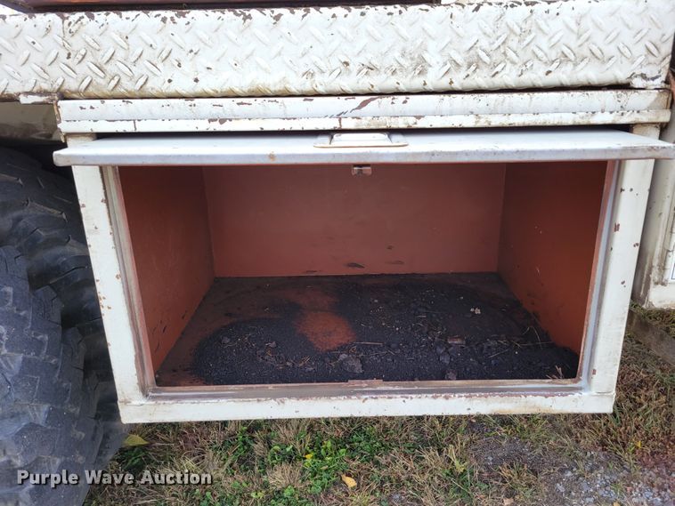 image for item DM8074 1985 Ford F800  digger derrick truck