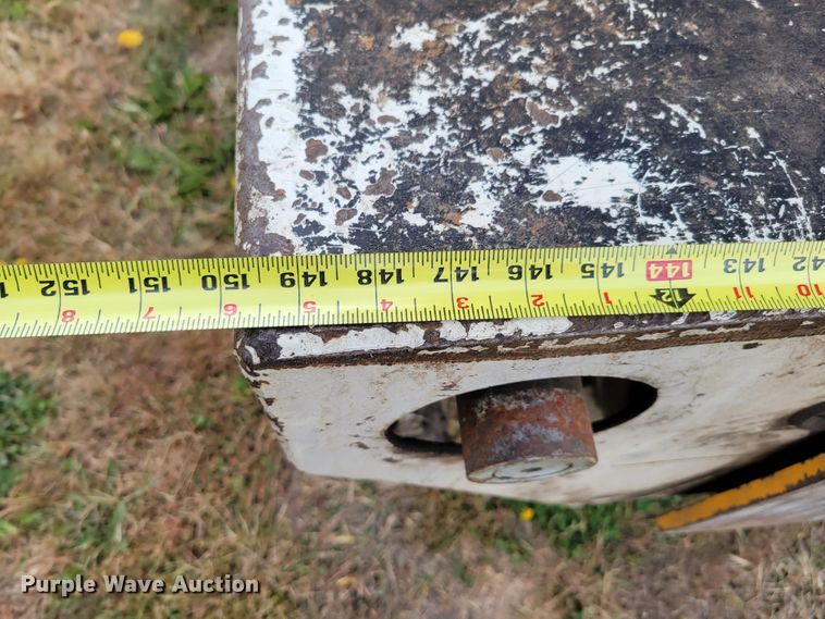 image for item DM8074 1985 Ford F800  digger derrick truck